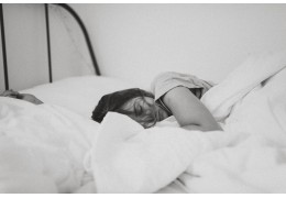 Co na sen? Jakie suplementy wybrać, by szybciej zasypiać i poprawić jakość snu?